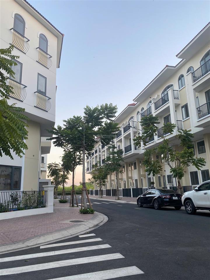 Cho thuê shophouse senturia nam sài gòn bàn giao thô 180m2 sử dụng