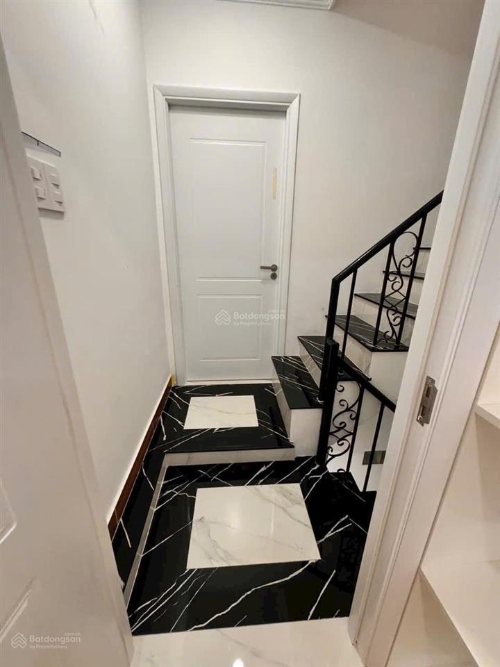 Bán nhà mới đường phan xich long vào ở ngay  khu phố ẩm thực dân trí