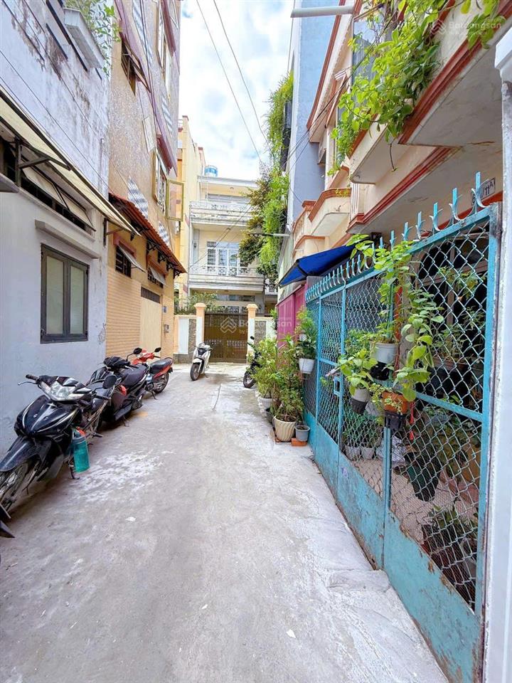 Bán nhà mới đường phan xich long vào ở ngay  khu phố ẩm thực dân trí