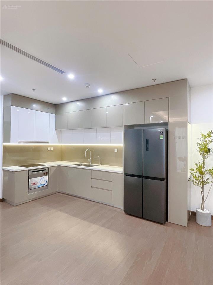 Cực hiếm bán căn brg 144m2, 3pn, 3wc full, bc rất thoáng, giá 2x tỷ.  0899,.511.,866