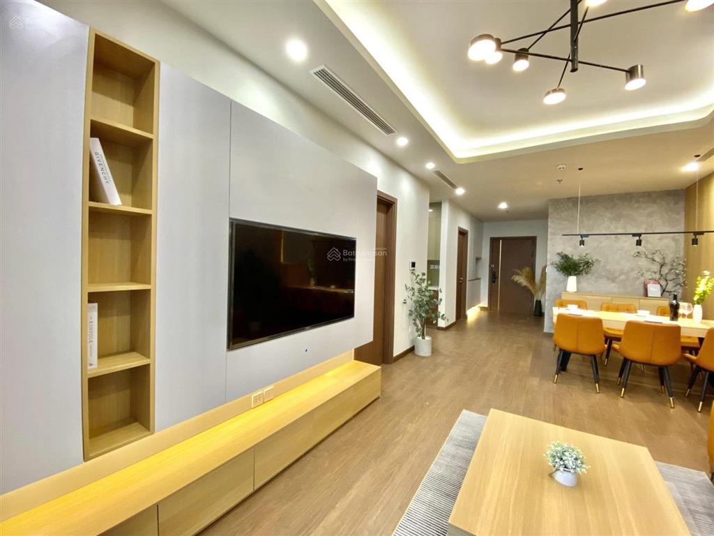 Hiếm cho thuê căn 110m2, 3pn, 2wc, full tại brg diamond lê văn lương, 28tr/th  0899 511 ***
