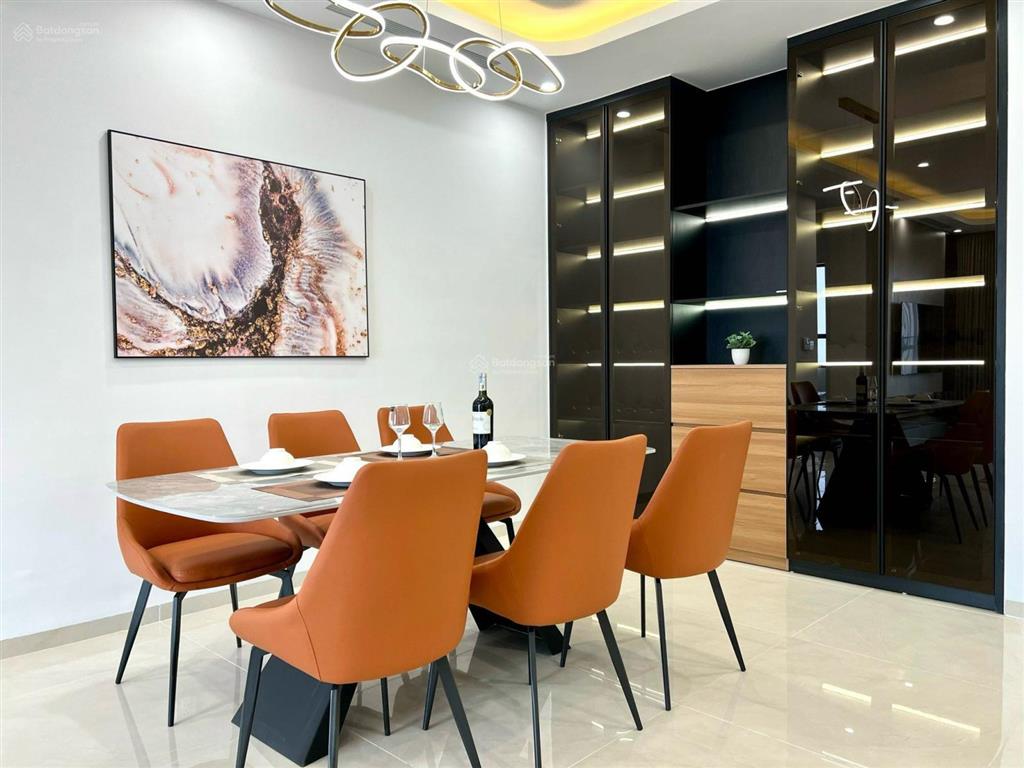 Hot cho thuê căn hộ discovery  200m2, 4 pn, 3 vệ sinh, full mới, giá 35tr.  0899 511 ***