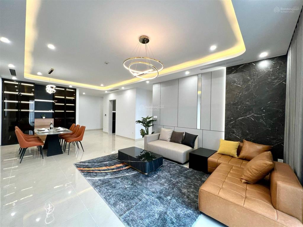 Hot cho thuê căn hộ discovery  200m2, 4 pn, 3 vệ sinh, full mới, giá 35tr.  0899 511 ***