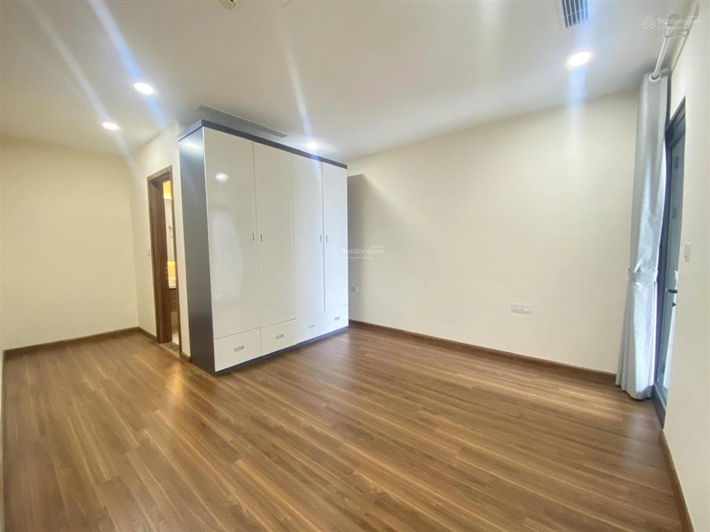 Hot chính chủ bán căn hộ golden park, 84m2, 2pn, 2vs, cb giá 8.x tỷ.  0899 511 ***