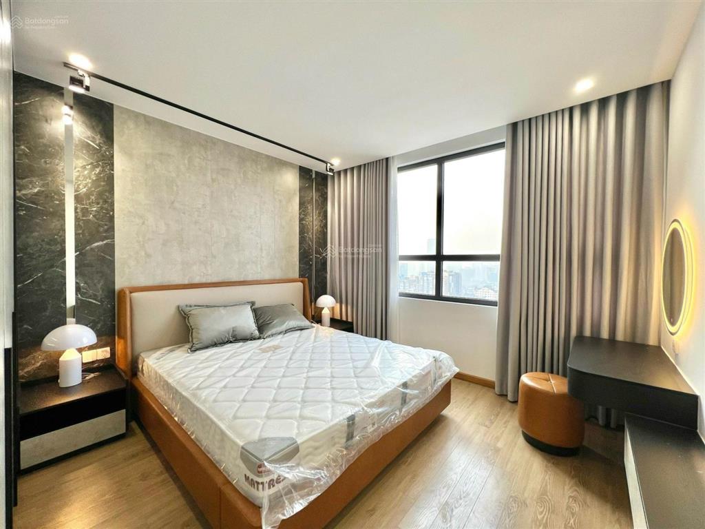 Hot cho thuê căn hộ discovery  200m2, 4 pn, 3 vệ sinh, full mới, giá 35tr.  0899 511 ***