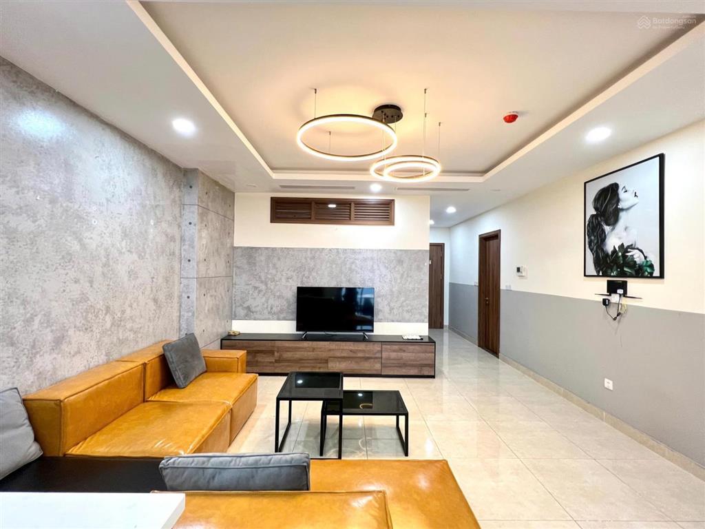 Hot chính chủ cho thuê căn góc sky park  75m2, 2pn, full  19,5 tr.  0899 511 ***