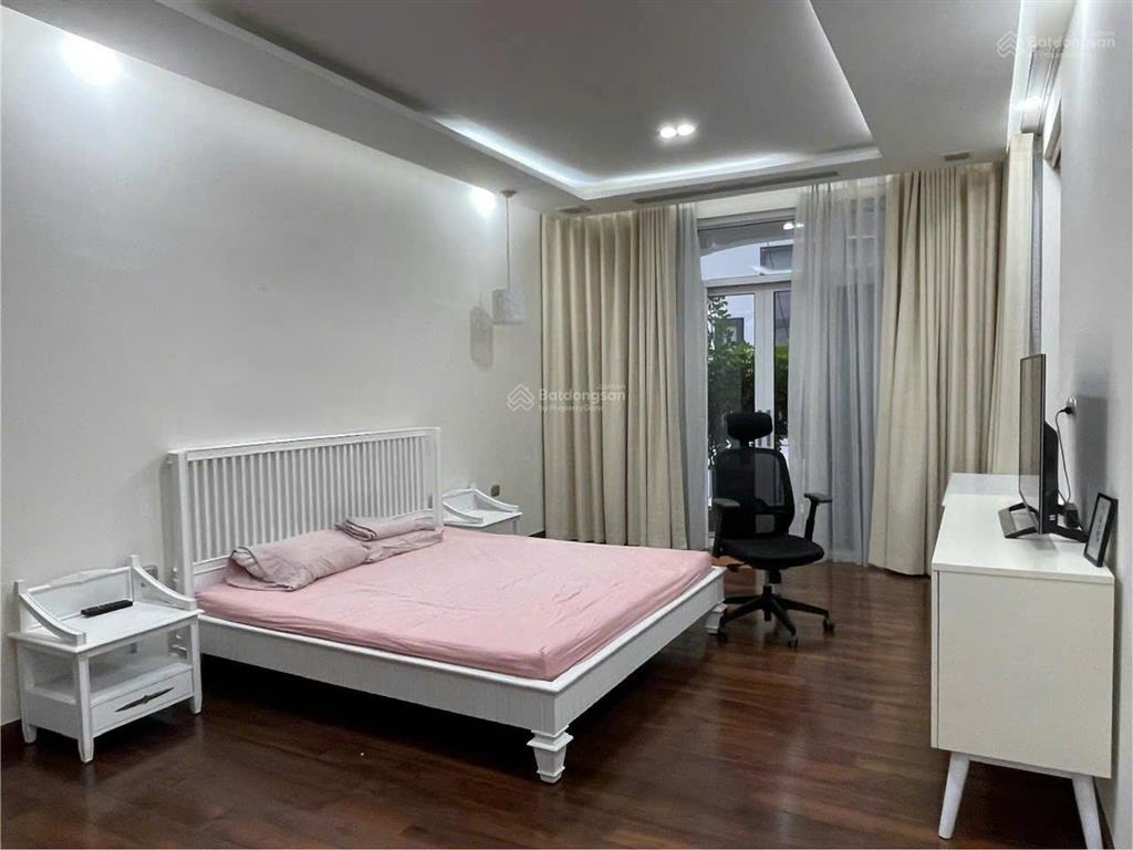 Bán biệt thự mỹ gia 2, phú mỹ hưng. dt 248m. giá tốt nhất hiện nay 85 tỷ.  0912 264 ***