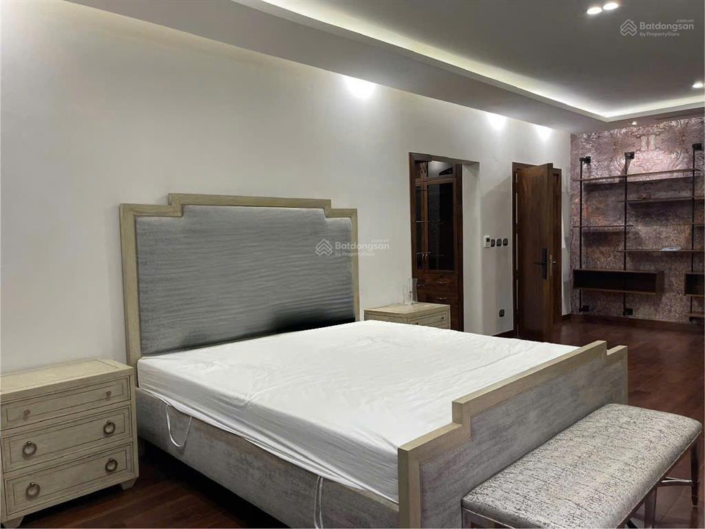 Bán biệt thự mỹ gia 2, phú mỹ hưng. dt 248m. giá tốt nhất hiện nay 85 tỷ.  0912 264 ***