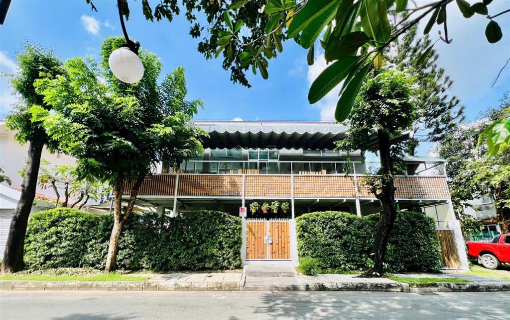 Bán biệt thự cao cấp mỹ tú 1, phú mỹ hưng. dt 353m2. giá bán 120 tỷ  0912 264 ***