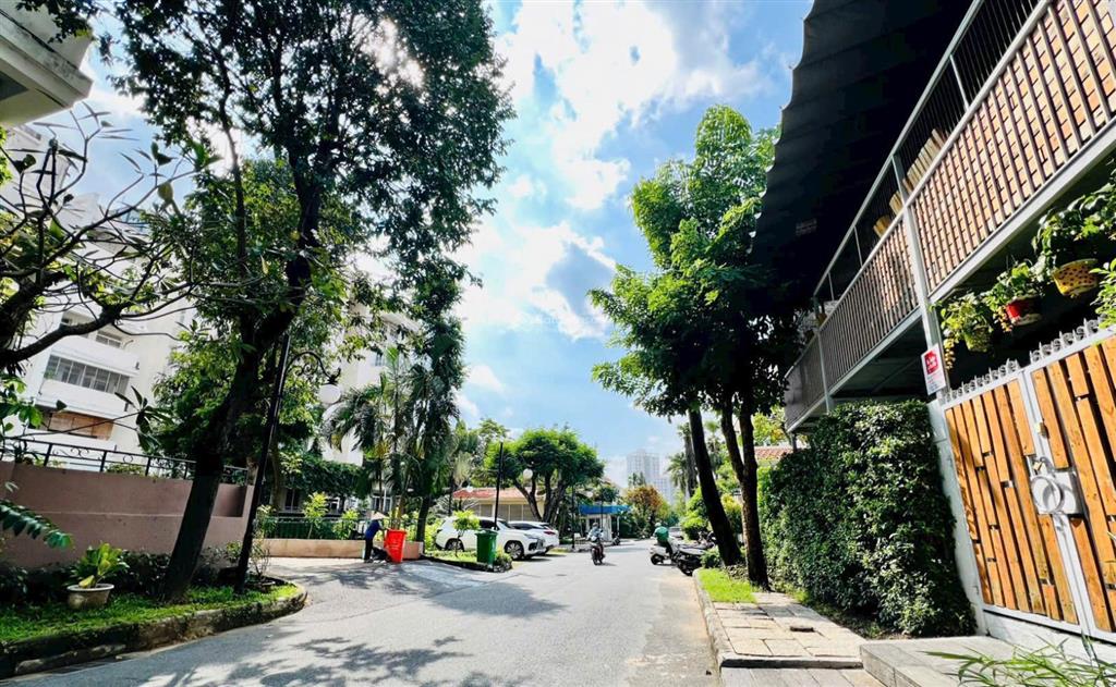 Bán biệt thự cao cấp mỹ tú 1, phú mỹ hưng. dt 353m2. giá bán 120 tỷ  0912 264 ***