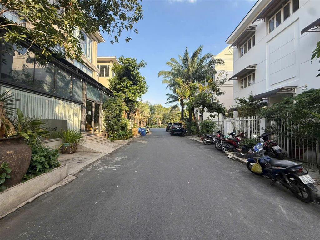 Cần bán villa mỹ hào, phú mỹ hưng, 304m², 119 tỷ  em 0938 602 *** nhân