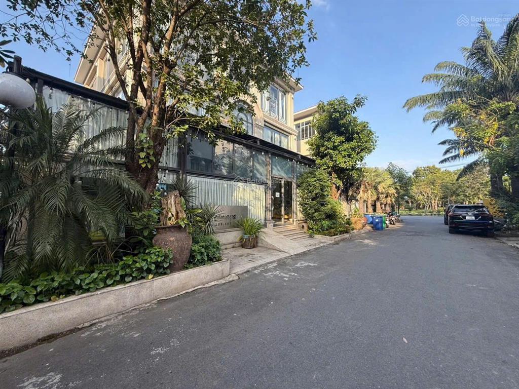 Cần bán villa mỹ hào, phú mỹ hưng, 304m², 119 tỷ  em 0938 602 *** nhân