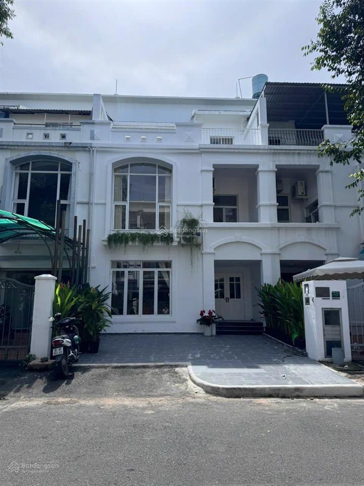 Bán nhanh villa hưng thái, phú mỹ hưng, 7x18m, giá 33.5 tỷ 0938 602 *** nhân