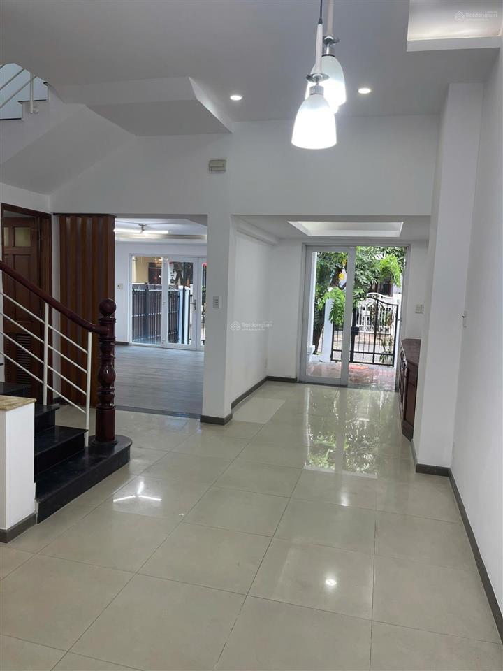 Bán nhanh villa hưng thái, phú mỹ hưng, 7x18m, giá 33.5 tỷ 0938 602 *** nhân