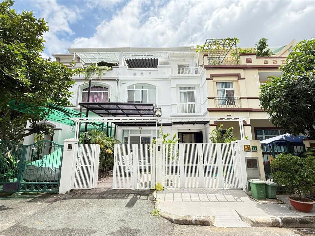 Bán gấp biệt thự hưng thái, phú mỹ hưng, 7x18m, giá 31.5 tỷ  0938 602 *** nhân