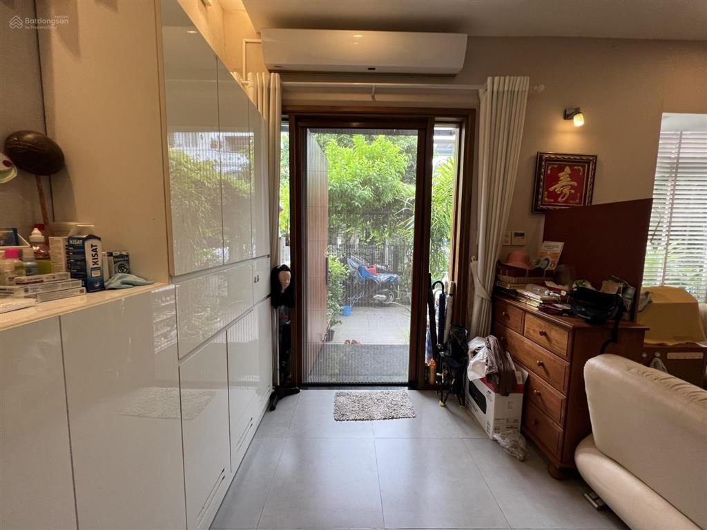 Bán gấp biệt thự hưng thái, phú mỹ hưng, 7x18m, giá 31.5 tỷ  0938 602 *** nhân