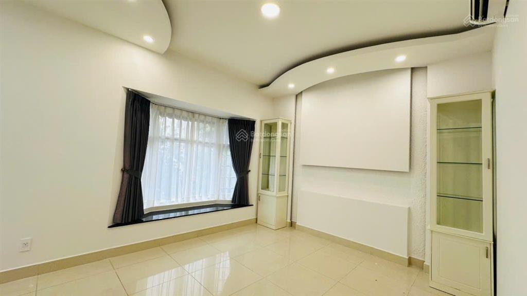 Biệt thự mỹ thái, phú mỹ hưng, 7x18m, giá thuê 40 triệu  0938 602 *** nhân