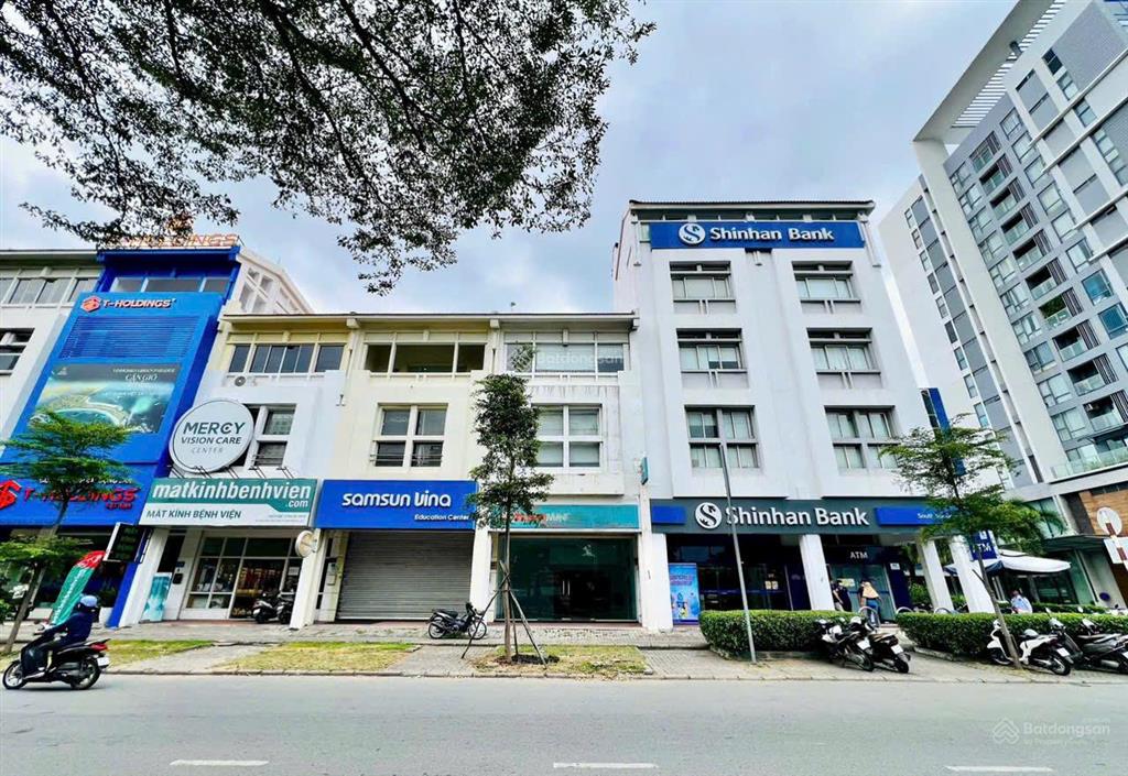 Nhà phố mỹ hưng, phú mỹ hưng, 6x18.5m, chỉ 24.5 tỷ  0938 602 *** nhân