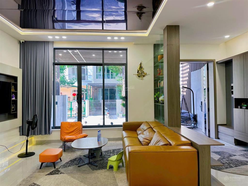 Nhà đẹp hưng thái, phú mỹ hưng, cần bán 35.5 tỷ 0938 602 *** nhân (xem nhà 24/7)