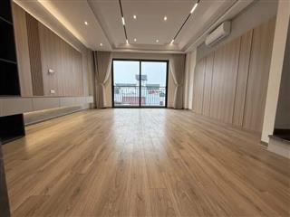 NHÀ PHÂN LÔ- VỊ TRÍ ĐẸP- VỪA Ở VỪA KINH DOANH- VỈA HÈ- Ô TÔ TRÁNH- PHỐ TRUNG KÍNH. 