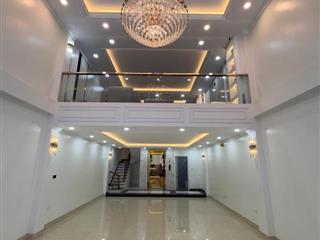 NHÀ MỚI TRUNG KÍNH- 7 TẦNG THANG MÁY- Ở SƯỚNG- NGÕ THÔNG- GARA Ô TÔ- GẦN PHỐ. 