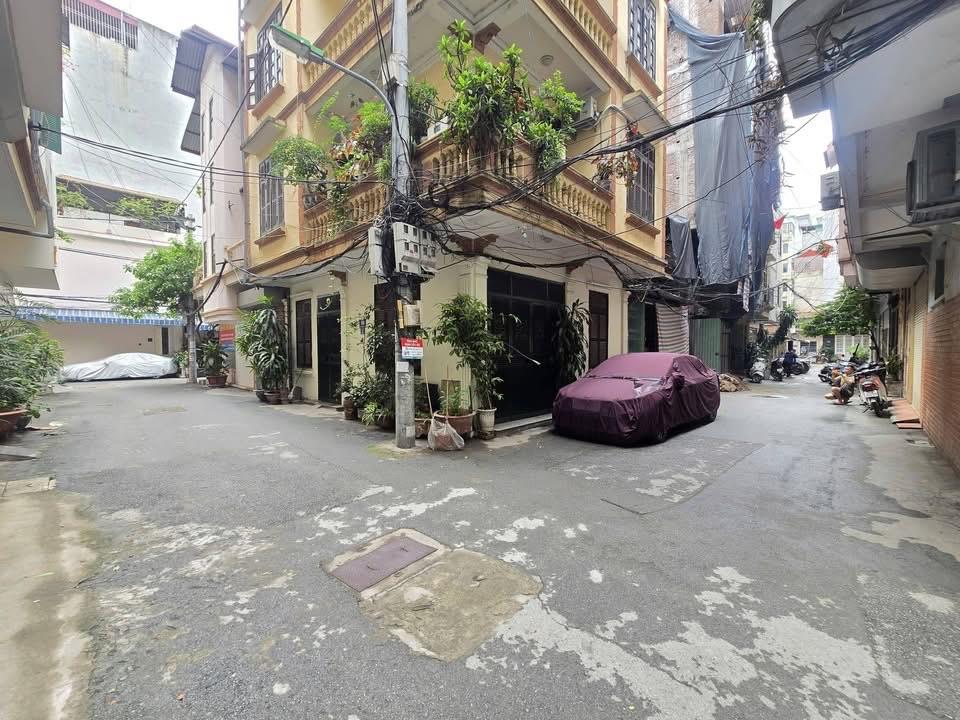 PHÂN LÔ YÊN TĨNH TRUNG KÍNH- 20M RA HỒ- NGÕ THÔNG- DÂN TRÍ CAO- 52M- 7 NGỦ THOÁNG MÁT. 