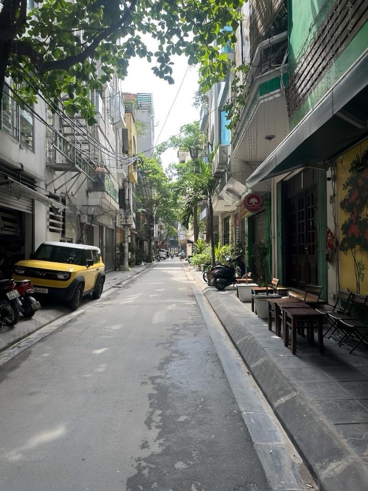 TRUNG KÍNH- 2 THOÁNG- 20M RA HỒ- NGÕ THÔNG- SÁT PHỐ- 50M- 7 NGỦ NHỈNH 14 TỶ. 