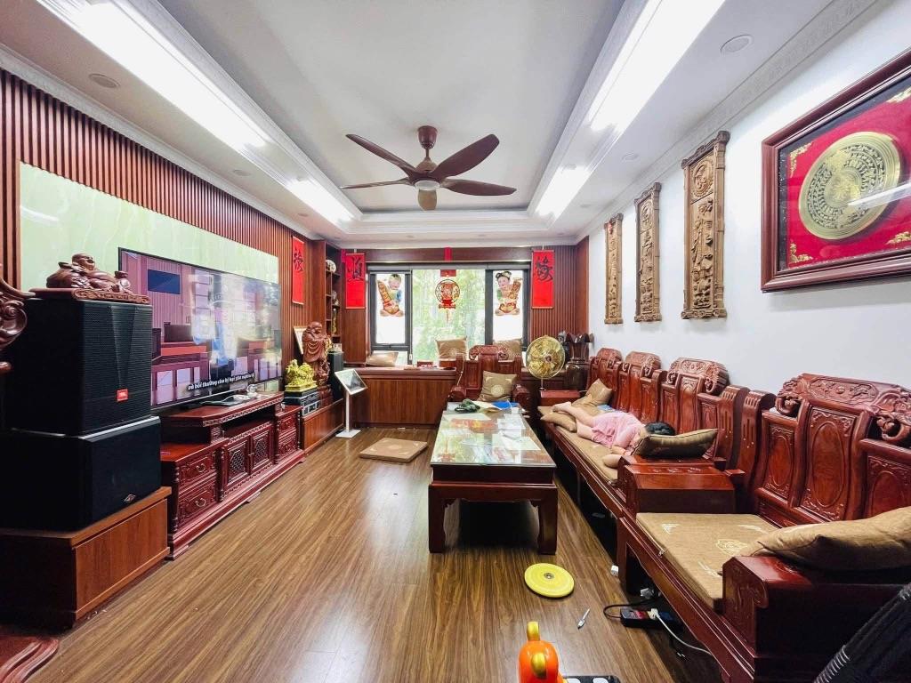 TRUNG HOÀ- NHÀ ĐẸP Ở NGAY- 72M- 7 NGỦ THOÁNG SÁNG- 40M RA PHỐ- NGÕ THÔNG- DÂN TRÍ CAO. 