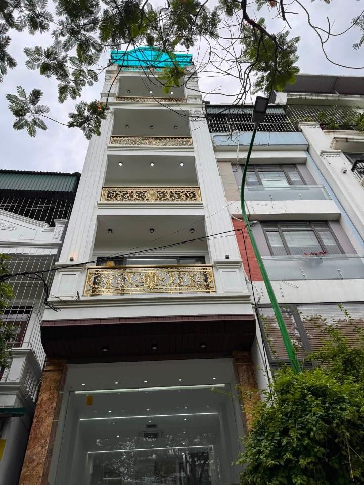 29 TỶ- TRUNG HOÀ- NHÀ MỚI THANG MÁY- VỪA Ở VỪA KINH DOANH- Ô TÔ TRÁNH- NGÕ THÔNG. 