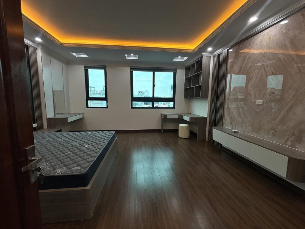 17 TỶ- TRUNG HOÀ- NHÀ MỚI THANG MÁY- GARA Ô TÔ-30M RA PHỐ- 52M- 7 NGỦ THOÁNG SÁNG. 