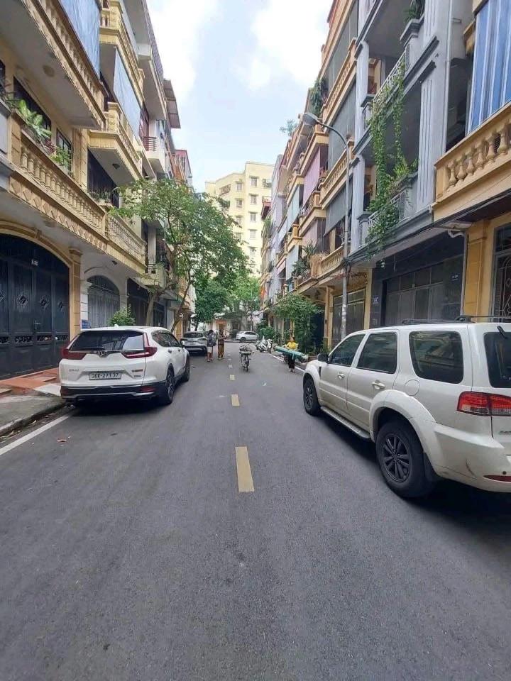MẠC THÁI TỔ- NHÀ MỚI THANG MÁY- PHÂN LÔ- Ô TÔ TRÁNH- 30M RA PHỐ- 7 NGỦ THOÁNG SÁNG. 