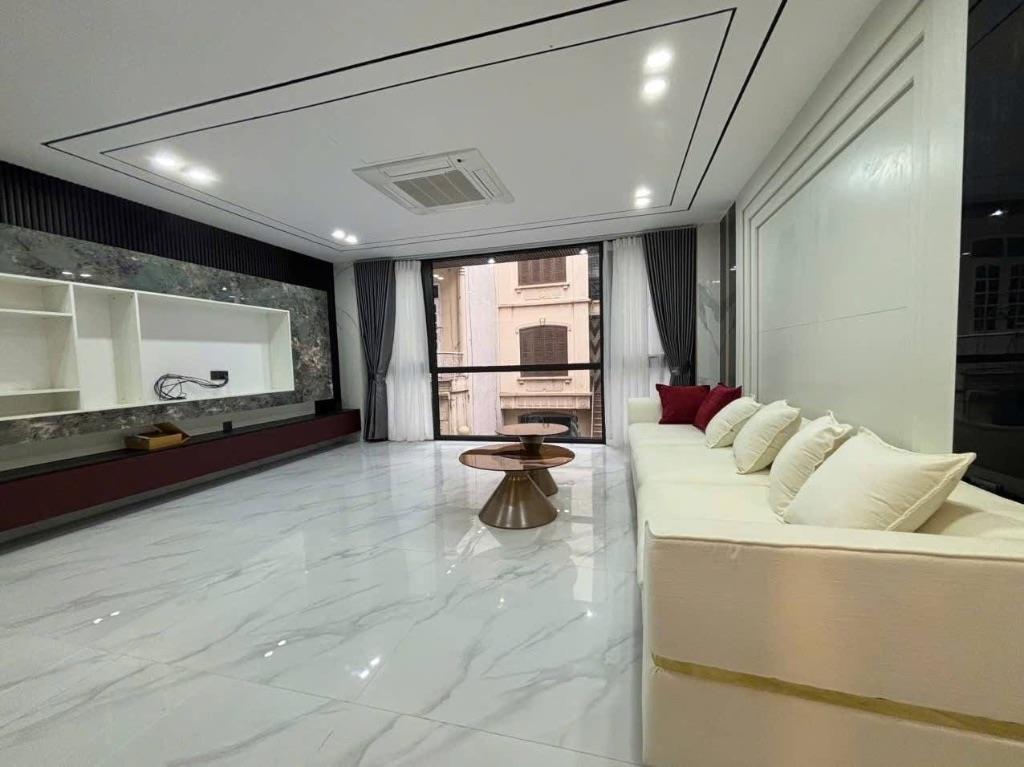 13,5 TỶ- TRUNG KÍNH- KHÔNG GIAN DÀNH CHO GIA ĐÌNH- GẦN HỒ- NGÕ THÔNG- 50M- 7 NGỦ THOÁNG SÁNG. 