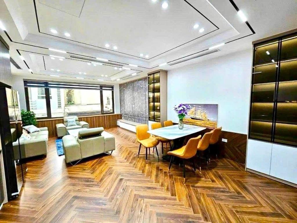 HOÀNG NGÂN- PHÂN LÔ- Ô TÔ TRÁNH- VỈA HÈ- 30M RA PHỐ- NGÕ THÔNG- 7 NGỦ THOÁNG SÁNG- Ở NGAY. 