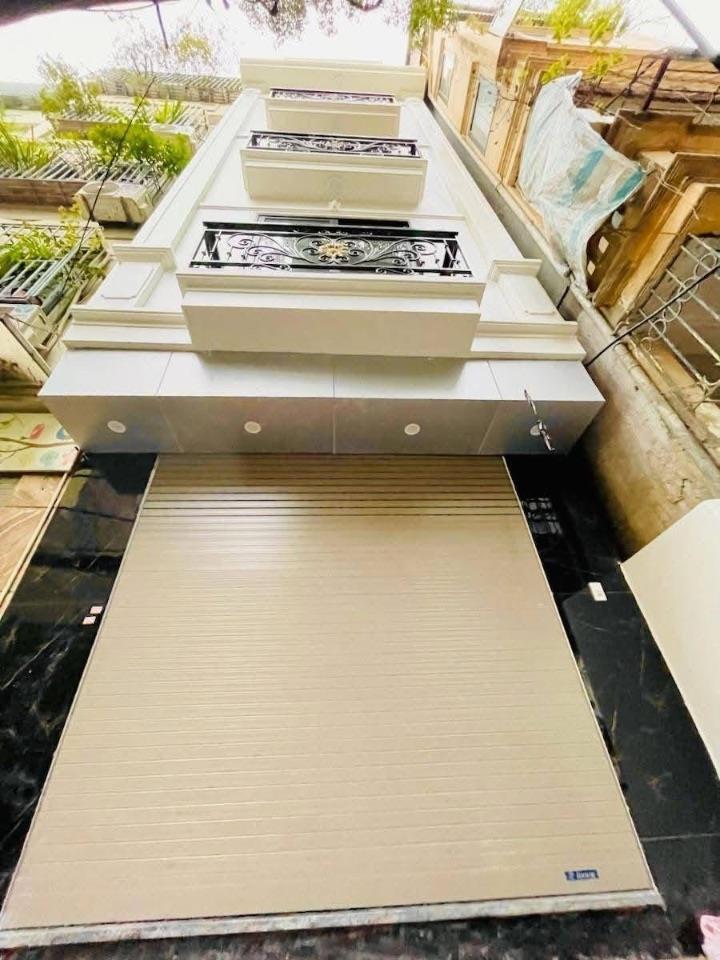 HOÀNG NGÂN- PHÂN LÔ- Ô TÔ TRÁNH- VỈA HÈ- 30M RA PHỐ- NGÕ THÔNG- 7 NGỦ THOÁNG SÁNG- Ở NGAY. 