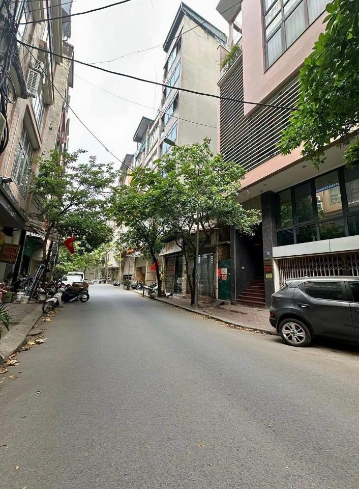 NGUYỄN CHÁNH- VỊ TRÍ ĐẸP VỪA Ở VỪA LÀM VĂN PHÒNG- VỈA HÈ- Ô TÔ TRÁNH- NGÕ THÔNG. 
