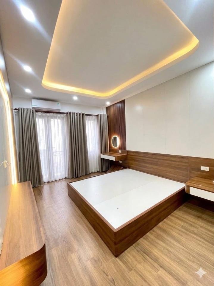 TRẦN DUY HƯNG- KHÔNG GIAN RỘNG CHO GIA ĐÌNH- 7 NGỦ- Ô TÔ TRÁNH- 40M RA PHỐ - AN CƯ LÂU DÀI. 