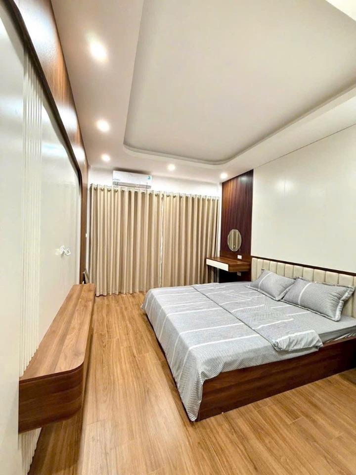TRẦN DUY HƯNG- 50M- 7 NGỦ THOÁNG SÁNG- THANG MÁY- GẦN PHỐ NHƯNG VẪN YÊN TĨNH. 