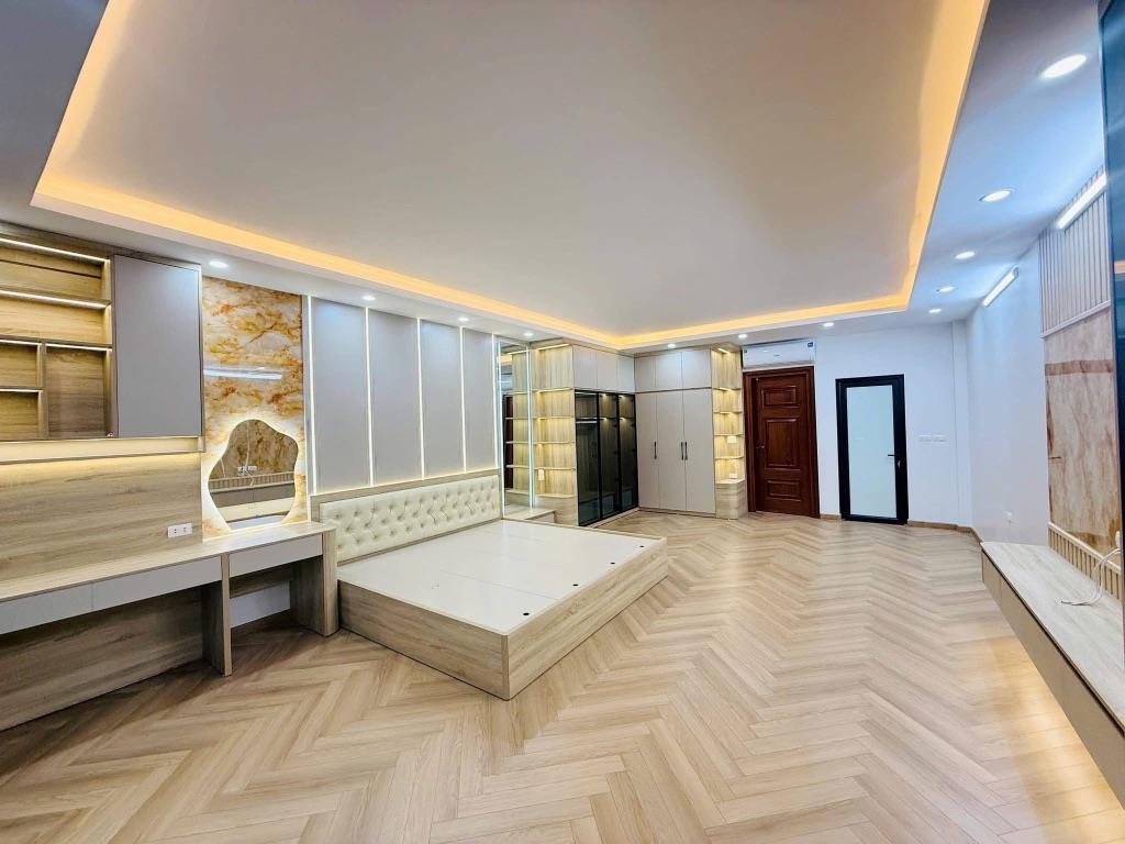 20 TỶ-MẠC THÁI TỔ- ĐỦ RỘNG CHO GIA ĐÌNH- 5 NGỦ THOÁNG SÁNG- GẦN PHỐ VẪN YÊN TĨNH. 
