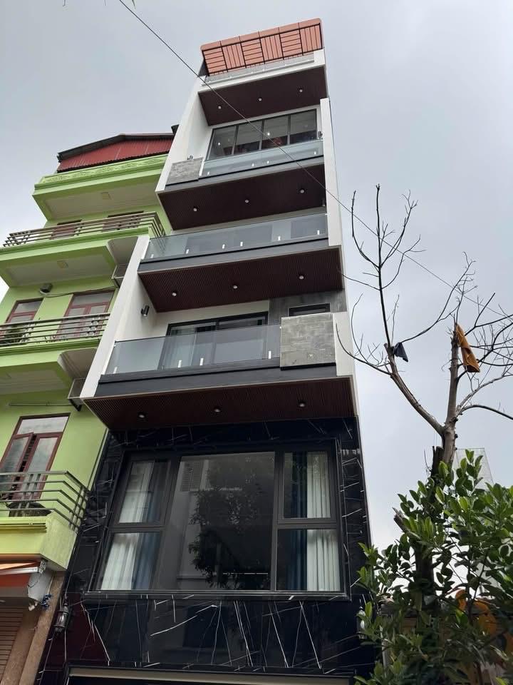 MẠC THÁI TỔ- 83M- MT 5M- THANG MÁY-NGÕ THÔNG- VỈA HÈ- Ô TÔ TRÁNH- Ở KẾT HỢP VĂN PHÒNG. 