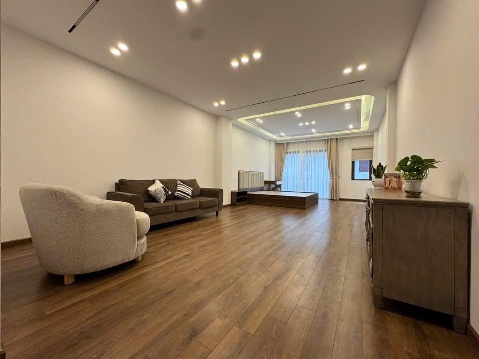 MẠC THÁI TỔ- 83M- MT 5M- THANG MÁY-NGÕ THÔNG- VỈA HÈ- Ô TÔ TRÁNH- Ở KẾT HỢP VĂN PHÒNG. 