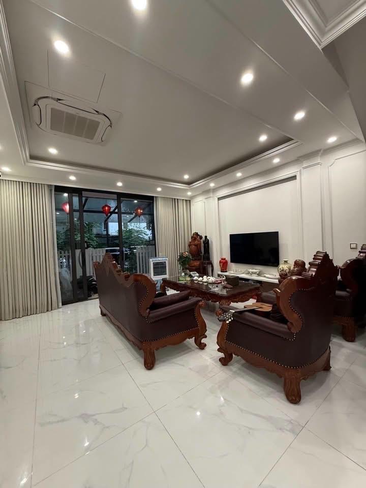 TRUNG HOÀ- 85M- MT 5M- 7 TẦNG THOÁNG SÁNG- THANG MÁY- Ô TÔ TRÁNH- VỈA HÈ- 40M RA PHỐ. 