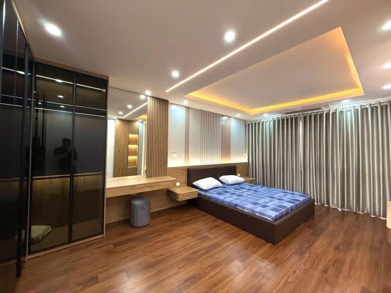ĐỖ QUANG- 50M- 6 NGỦ- THOÁNG TRƯỚC SAU- 30M RA PHỐ- KHÔNG GIAN VỪA ĐỦ CHO GIA ĐÌNH. 