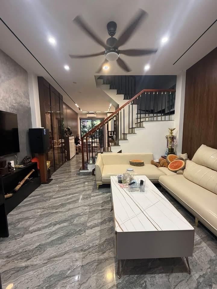 TRẦN DUY HƯNG- 12,7 TỶ- DT 50M- 7 NGỦ- NHÀ CHO GIA ĐÌNH ĐÔNG NGƯỜI- 20M RA HỒ.
