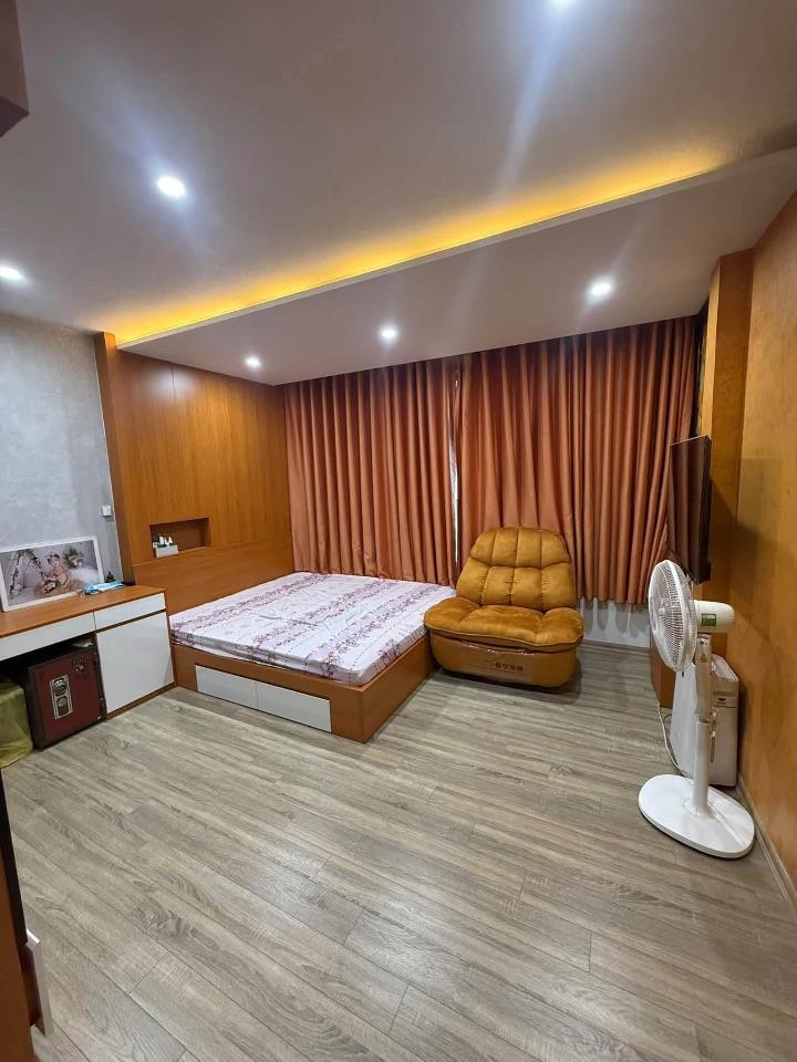 TRẦN DUY HƯNG- 12,7 TỶ- DT 50M- 7 NGỦ- NHÀ CHO GIA ĐÌNH ĐÔNG NGƯỜI- 20M RA HỒ.