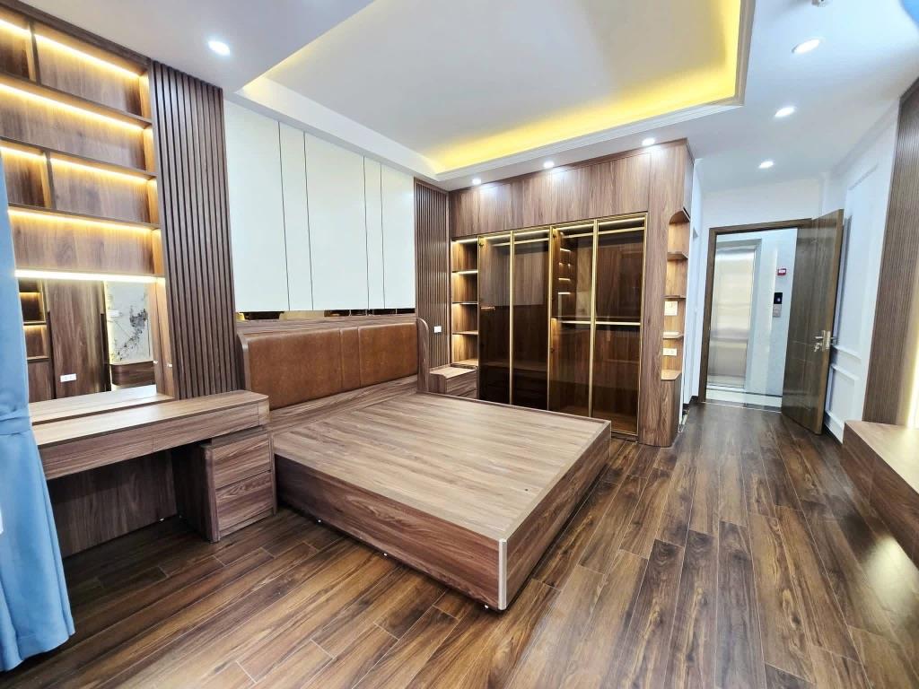 20M RA PHỐ TRẦN DUY HƯNG- NGÕ THÔNG SẠCH SẼ- 52M- 7 NGỦ- THANG MÁY- Ở NGAY.