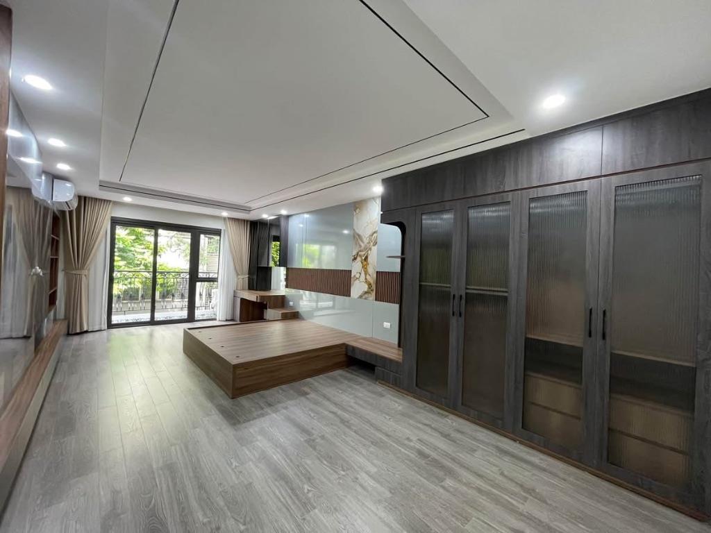 TRUNG KÍNH- 16 TỶ- NHÀ MỚI- 47M- 7 NGỦ- THANG MÁY- 50M RA PHỐ- GIA ĐÌNH Ở RẤT HỢP. 