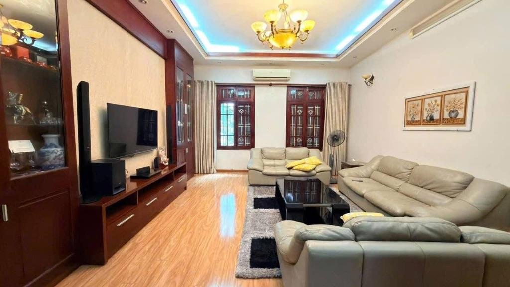 50M RA PHỐ TRUNG KÍNH- DT 63M- MT 6M- THOÁNG TRƯỚC SAU- GIA ĐÌNH Ở RẤT HỢP. 