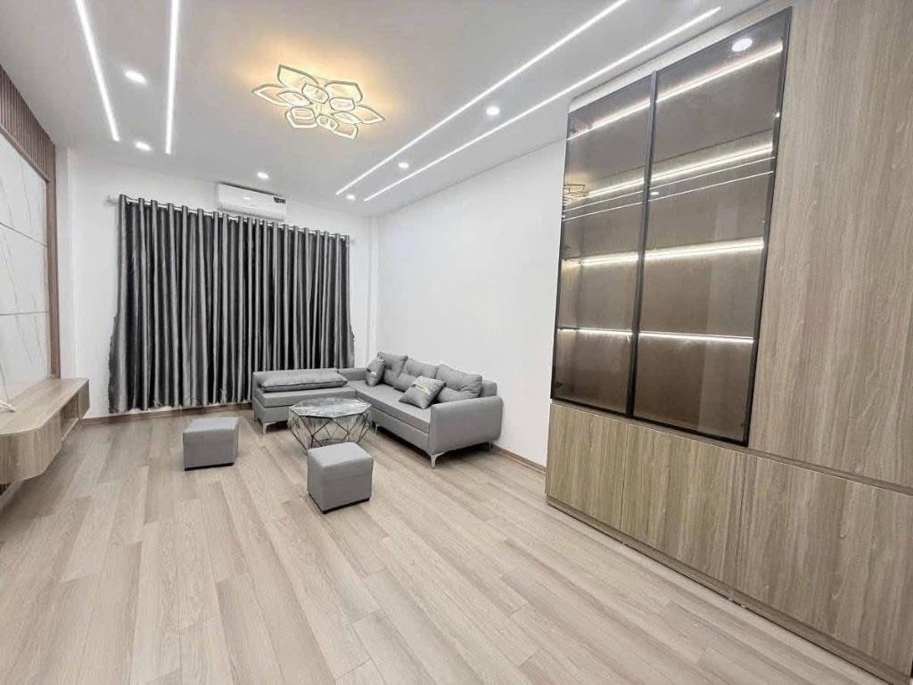 NGUYỄN CHÁNH- 12 TỶ- DT 50M- 7 NGỦ RỘNG RÃI- YÊN TĨNH- 50M RA PHỐ- Ở RẤT THOẢI MÁI. 