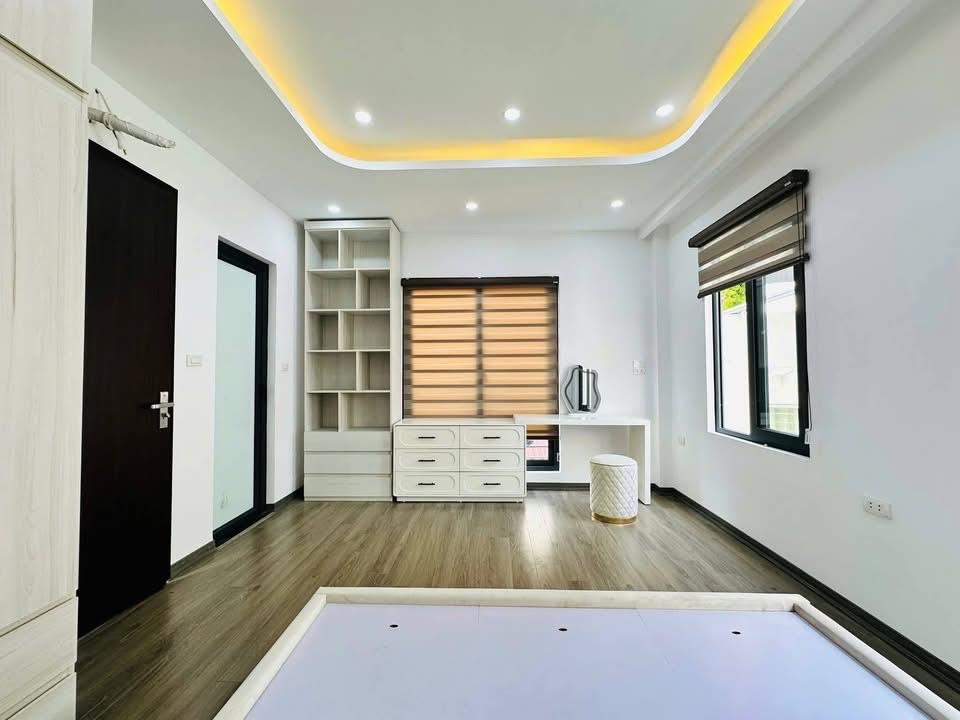 NGUYỄN CHÁNH- 12 TỶ- DT 50M- 7 NGỦ RỘNG RÃI- YÊN TĨNH- 50M RA PHỐ- Ở RẤT THOẢI MÁI. 