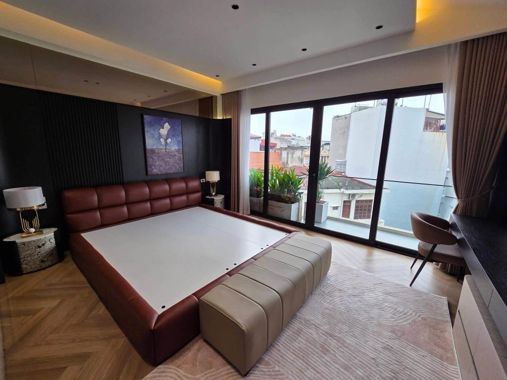 HOÀNG NGÂN- CẦU GIẤY- 85M- MT 5M- 6 NGỦ THOÁNG SÁNG- 20M RA PHỐ- NGÕ THÔNG-Ở CỰC THOẢI MÁI. 